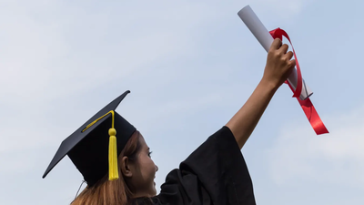 মার্কিন যুক্তরাষ্ট্রে 10 জনের মধ্যে 7 হিন্দু কলেজ ডিগ্রিধারী, ধর্মীয় গোষ্ঠীগুলির মধ্যে সর্বোচ্চ: অধ্যয়ন৷