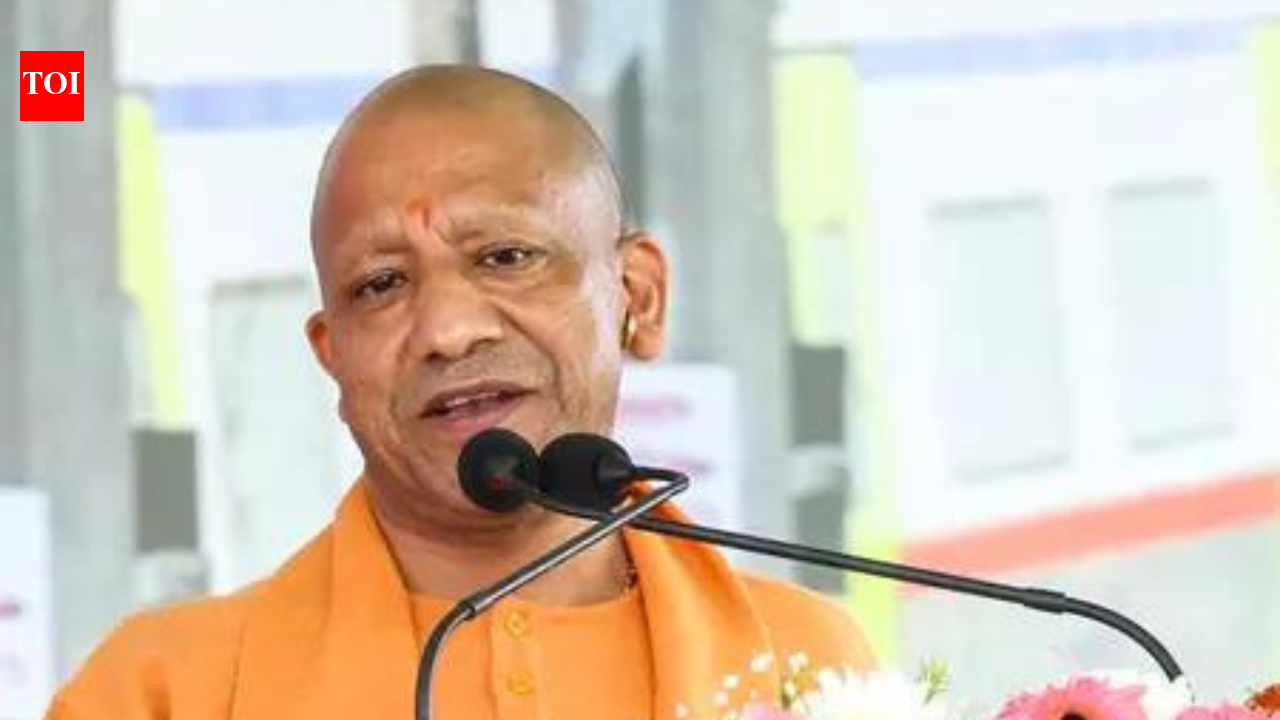 UP CM holds meetings with top Singapore investment-focused business groups