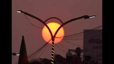 Power play on poles: Streetlight mismatch may be burning crores