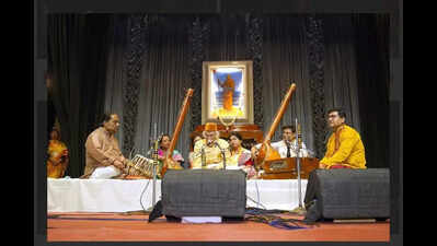 To mark his 100th birthday, classical vocalist performs to a full house of 1,200