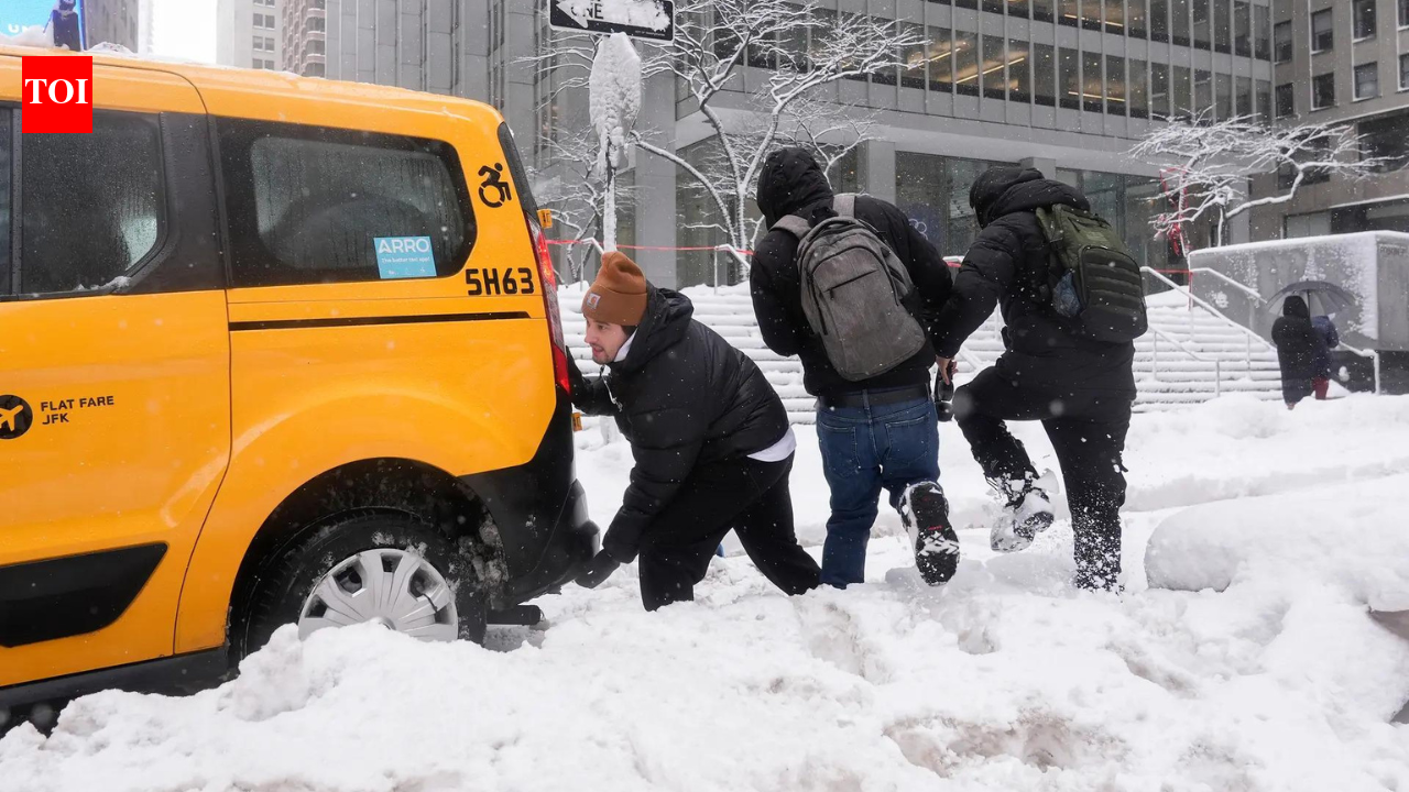 Winter storm hits US: ‘Bomb cyclone’ halts thousands of flights, triggers power outage — all you need to know – The Times of India