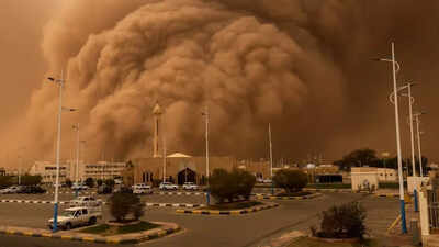Saudi Arabia braces for major sandstorm as Red and Orange alerts remain in effect until Feb 28