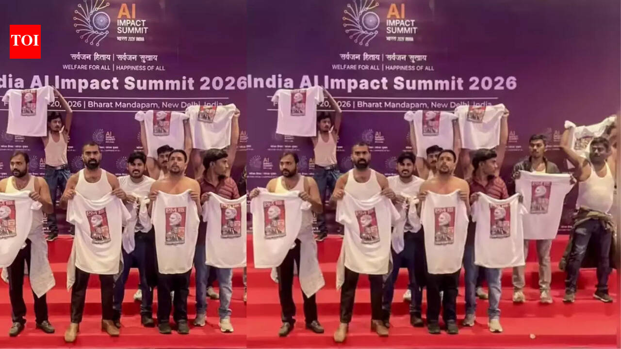 'Rioting charges added to FIR': Delhi Police on Youth Congress 'shirtless' protest