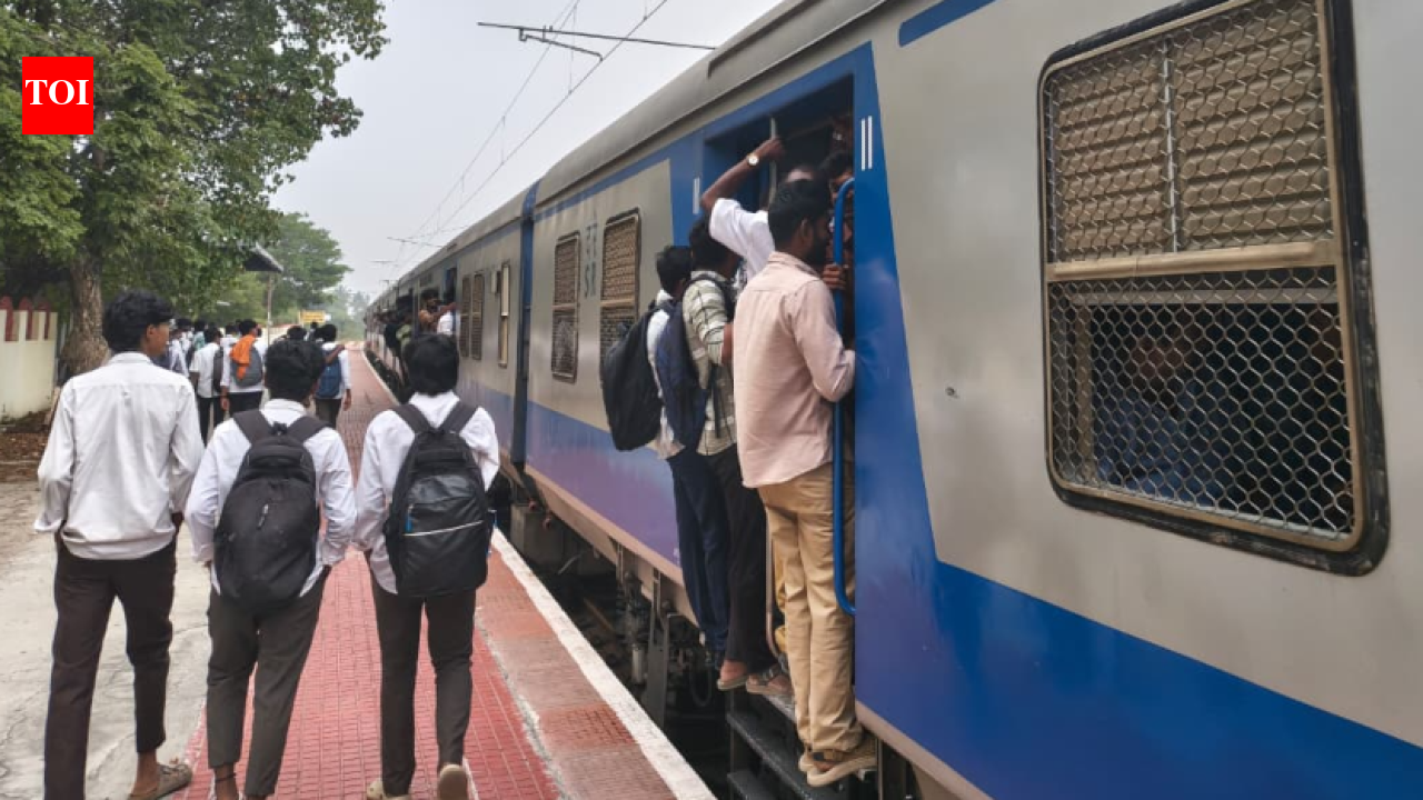 Coimbatore-Mettupalayam MEMU yet to get promised additional coaches