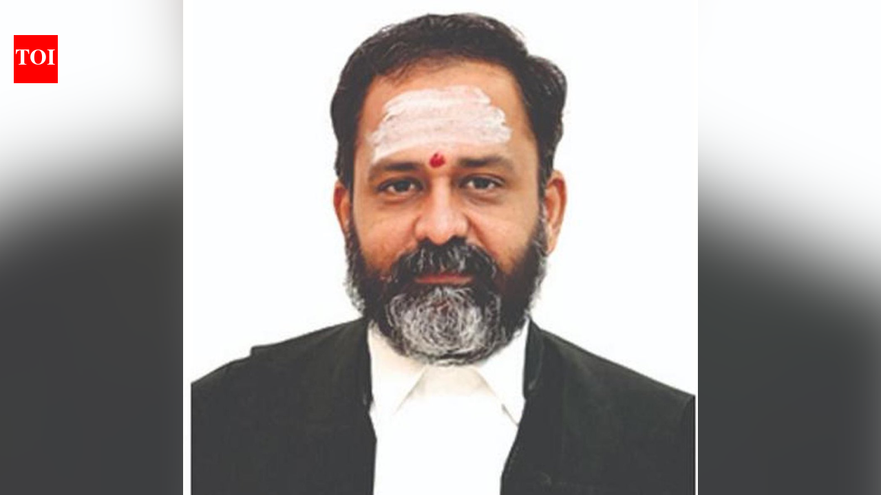Those who mock people for treating gurus as Gods are fools & barbarians: Madras HC Judge