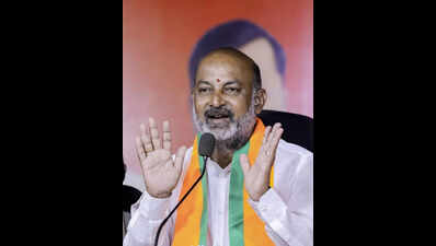 Union minister Bandi vows to transform Bhagyalakshmi into ‘Golden temple’