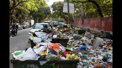 Order to raze public urinal has some happy, others raise a stink