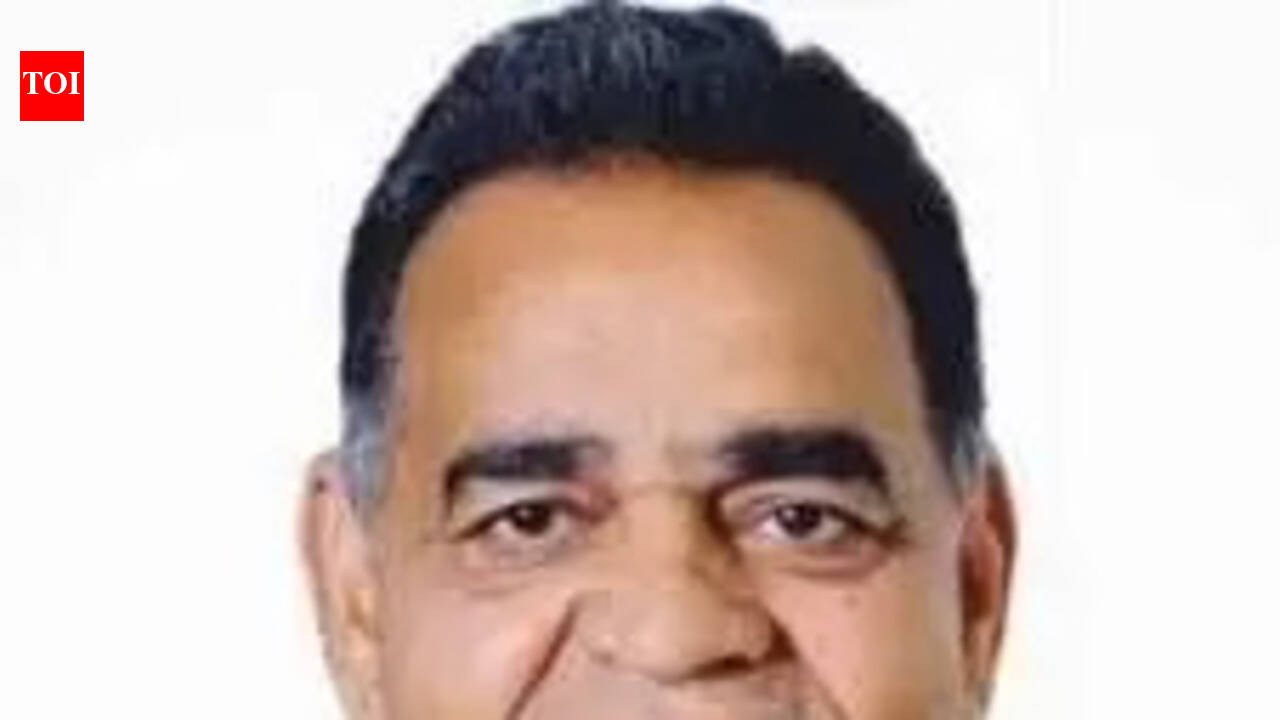 Farmers join protesting nursing students, gherao MLA’s residence in Hansi