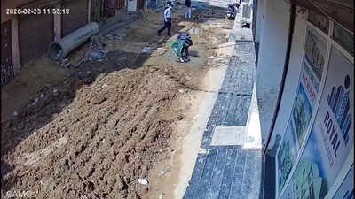 Student slips into open pit filled with water in Gurgaon, residents come to his rescue