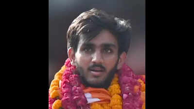 DU sets up probe after complaint alleges Dusu president’s security personnel brandished gun during scuffle over mess coupon