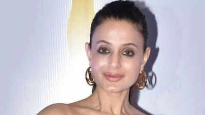 Ameesha Patel stuck in NYC blizzard; Actress shares snowy moments amid trouble over 2017 event dispute