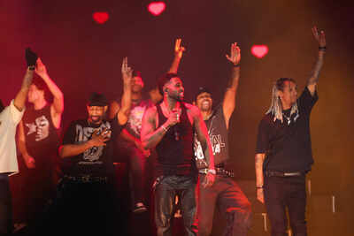 जेसन डेरुलो 28 मार्च को 2026 दुबई विश्व कप में लाइव प्रदर्शन करेंगे