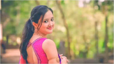 Singer and TV host Akhila Pajimannu opens up about mutual divorce, Says family stood by her