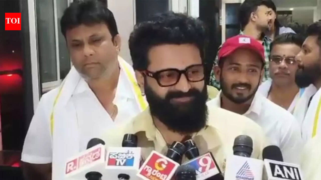 Rishab Shetty attends concluding day of Sri Raghavendra Guruvaibhavotsava at Mantralayam after 'Jai Hanuman' film launch