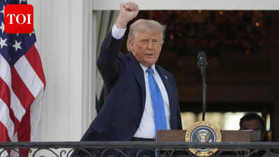 पदक और एमएजीए: ट्रम्प का स्वर्ण युग एक विभाजित घर से मिलता है