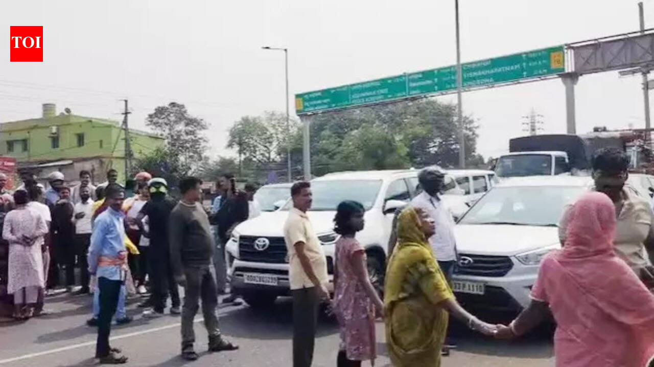 Locals block highway for over an hour