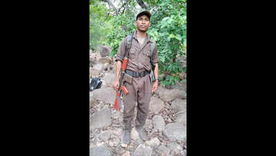 Maoist leader kills fellow cadre, buries body to prevent surrender