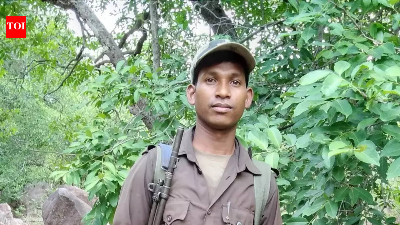 Maoist leader kills fellow cadre, buries body to prevent surrender