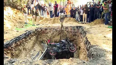 Roads cannot become death traps, says HC