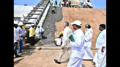 Naidu lays stone for Rs 456 crore Veligonda canal works