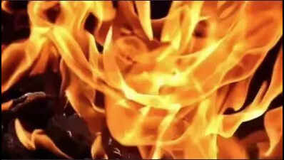 Cylinder explodes at shop, 7 hurt