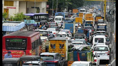 Man, son point gun at bus driver who didn’t give way