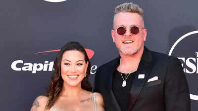 Pat McAfee’s wife Samantha's silent reaction steals spotlight after husband’s lavish $150K surprise for USA Hockey champions
