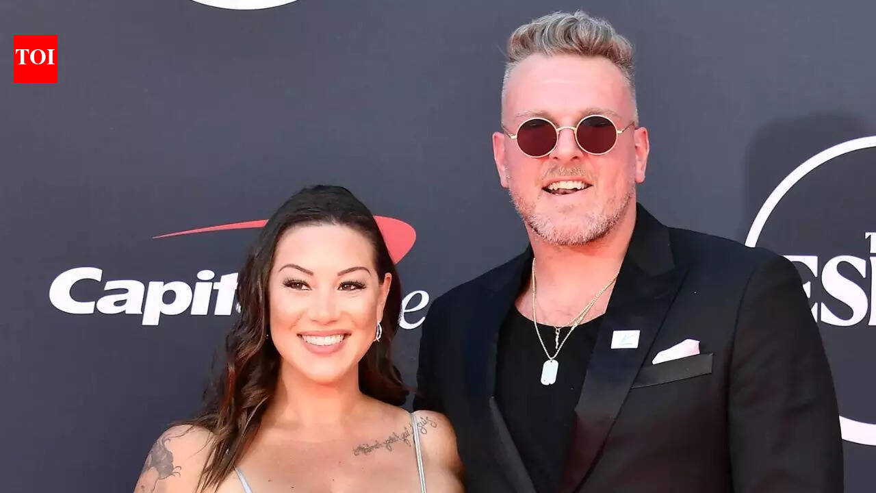 Pat McAfee’s wife Samantha's silent reaction steals spotlight after husband’s lavish $150K surprise for USA Hockey champions