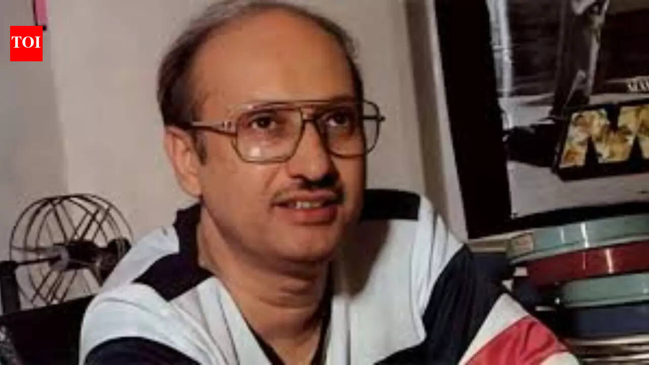 Jackie Shroff pays tribute to filmmaker Manmohan Desai on his 69th birth anniversary