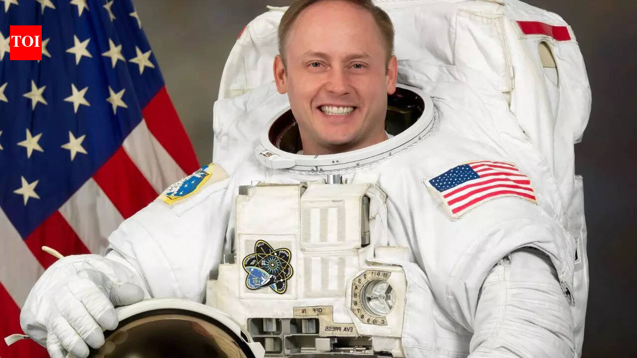 Nasa astronaut Mike Fincke evacuated from orbit after medical emergency
