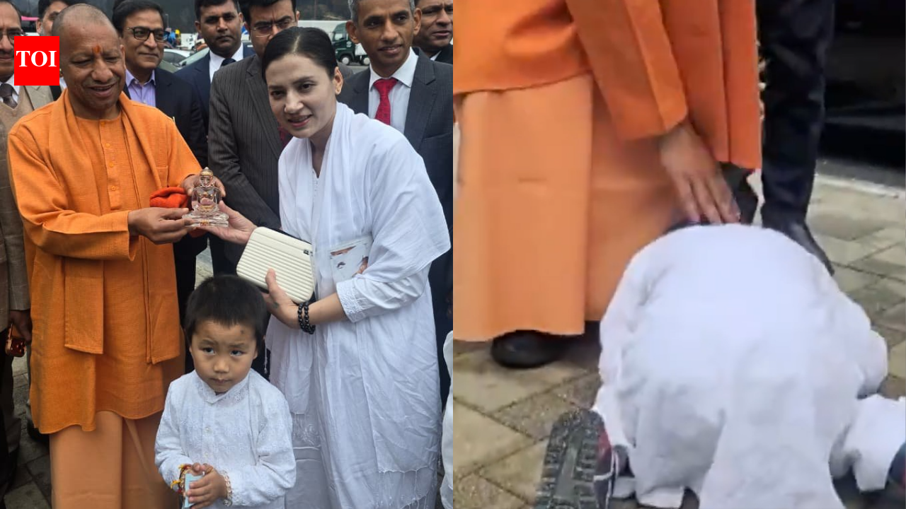 ‘Sanskriti abroad’: Japanese boy touches Yogi Adityanath’s feet, recites shloka during Japan visit