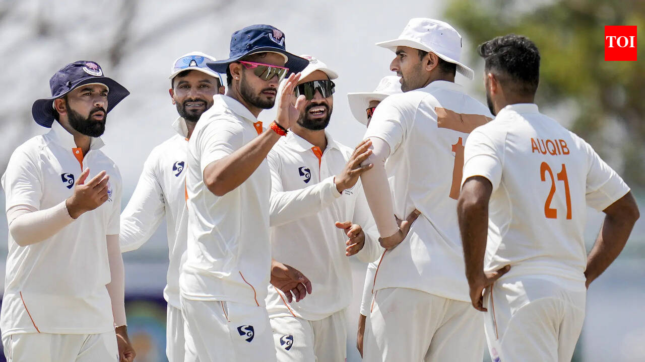 Ranji Trophy final: Jammu and Kashmir seize control as Karnataka stare at  massive first-innings deficit | Cricket News - The Times of India