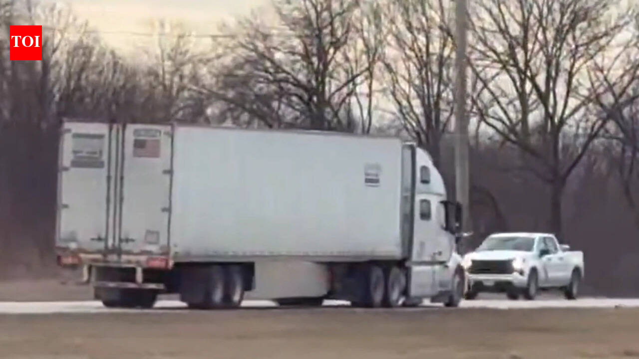 ‘Foreign truck driver’ seen speeding wrong way on Missouri highway for miles: 'Couldn't read basic road signs'