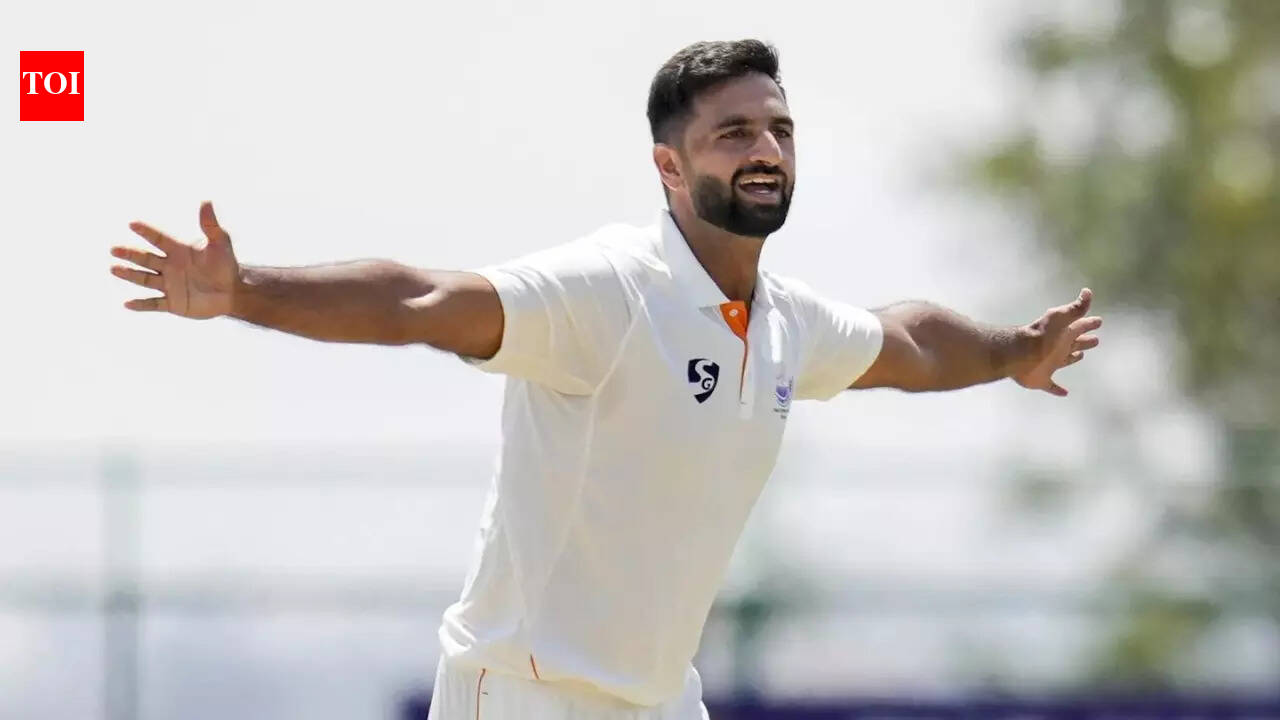 'Do it the Auqib Nabi way': Ex-India batter's message to young cricketers goes viral