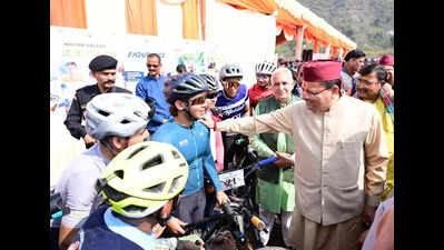 State expands adventure tourism push to Pauri, announces paragliding centre in Nayar Valley
