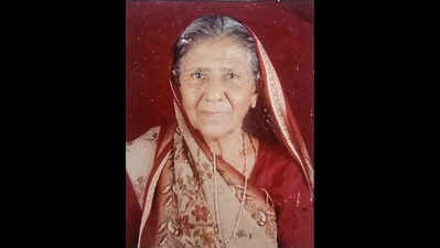 92-year-old woman, son die in apartment blaze