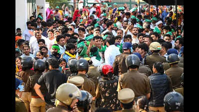 Hindon floodplain residents protest, seek power supply to houses