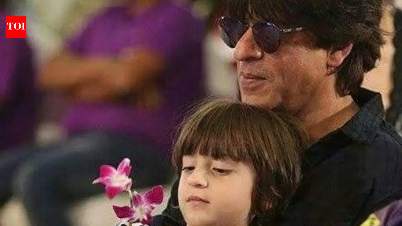 Holi special: When Shah Rukh Khan went shirtless on drive with AbRam, 'Sat with balloons and threw...'