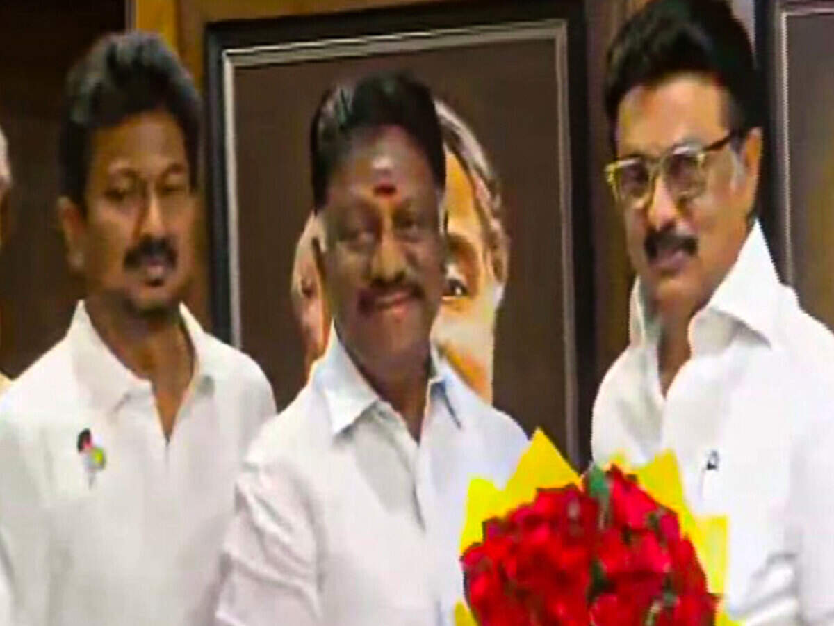 பன்னீர்செல்வம் திமுக அணிக்கு மாறினார், தேர்தலுக்கு முன் தமிழக அரசியல் சதுரங்க பலகையை மறுவமைத்த முதல்வர் ஸ்டாலின்