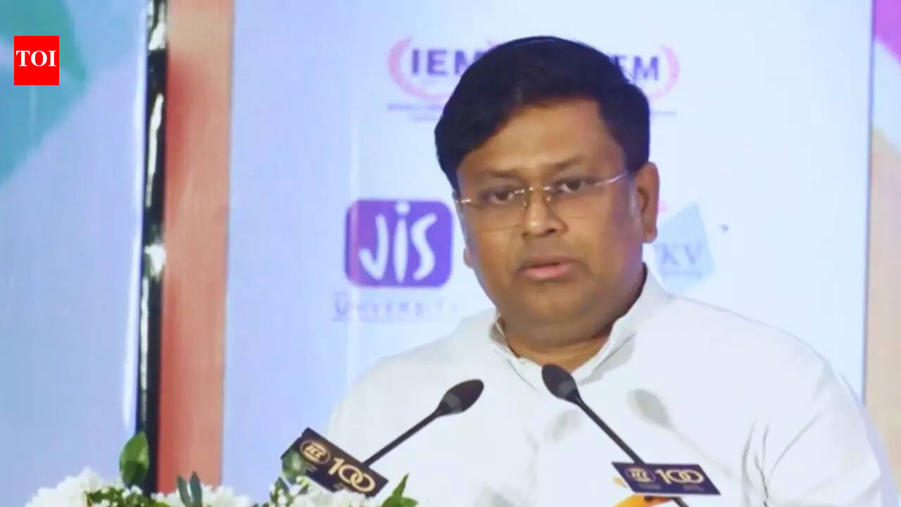 'Should I stop?': Earthquake disrupts Union minister Sukanta Majumdar's speech at Kolkata event; watch