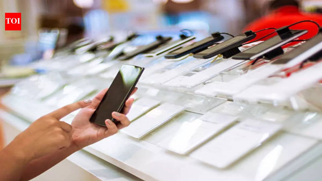 IDC forecasts smartphone market to suffer its biggest-decline ever in 2026; analyst says: We are not witn