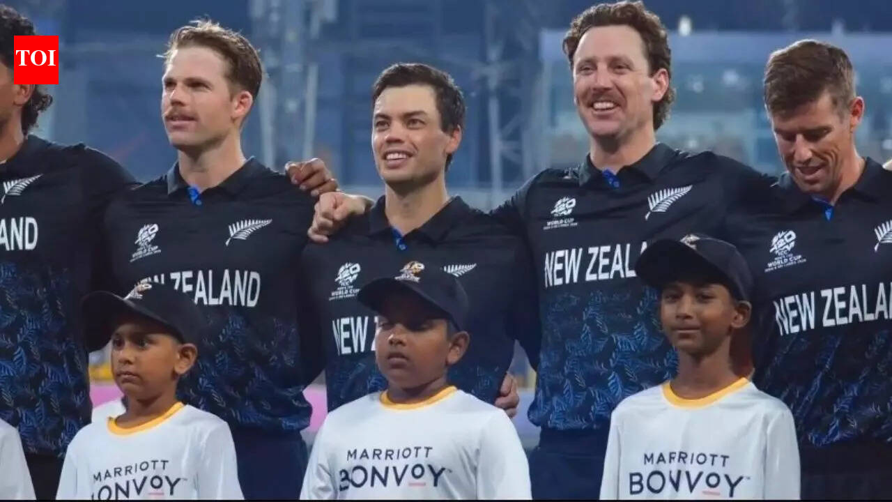 Anthem blunder in Colombo! NZ players left laughing - Watch