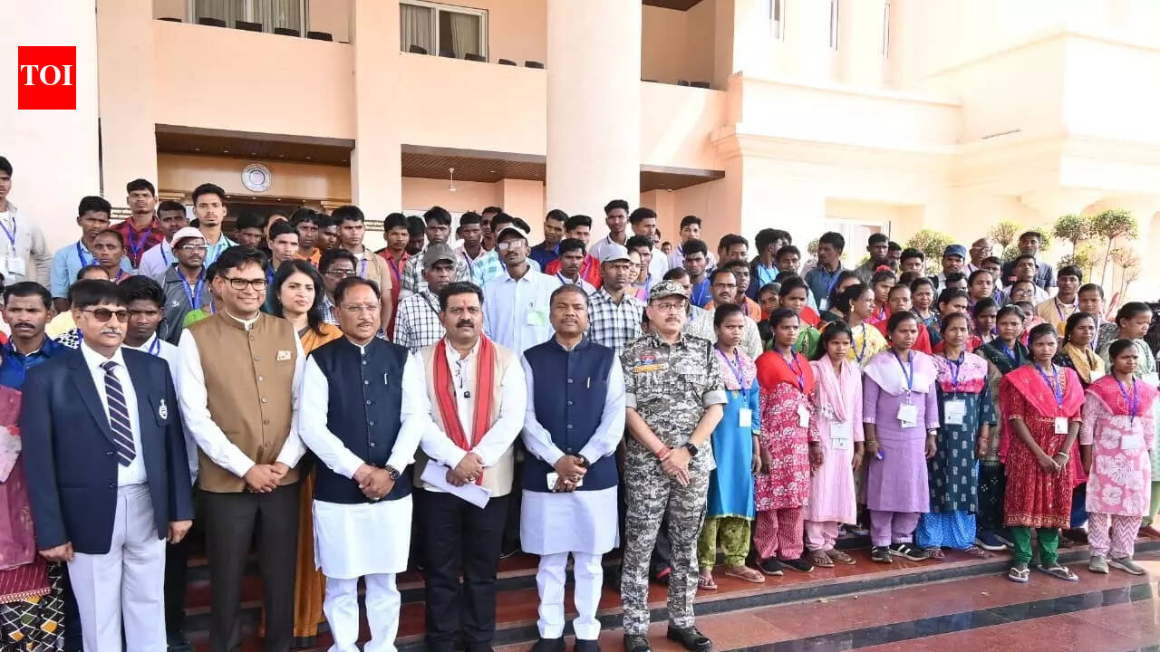 Hundreds of surrendered Maoists watch Chhattisgarh assembly proceedings