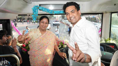 Delhi govt launches double-decker bus tour to capital landmarks in bid to boost tourism