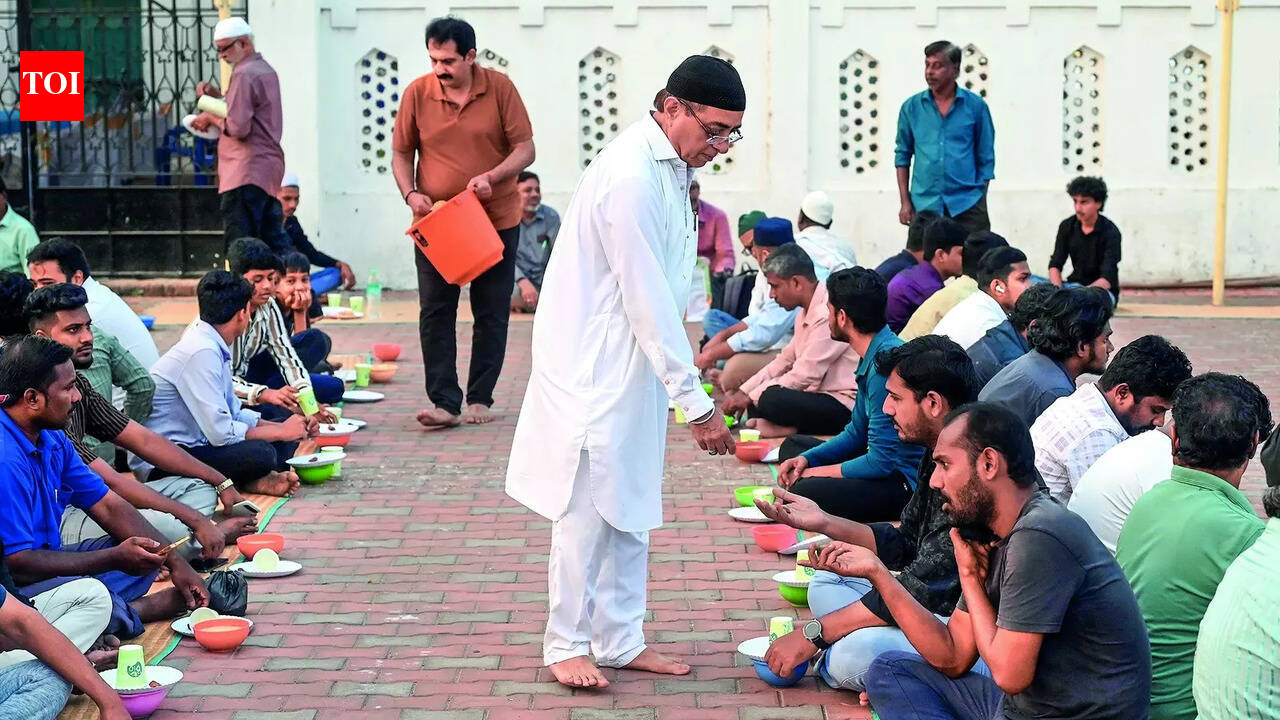 Hindu Sindhis Serve Iftar at Chennai Mosque for 40 Years