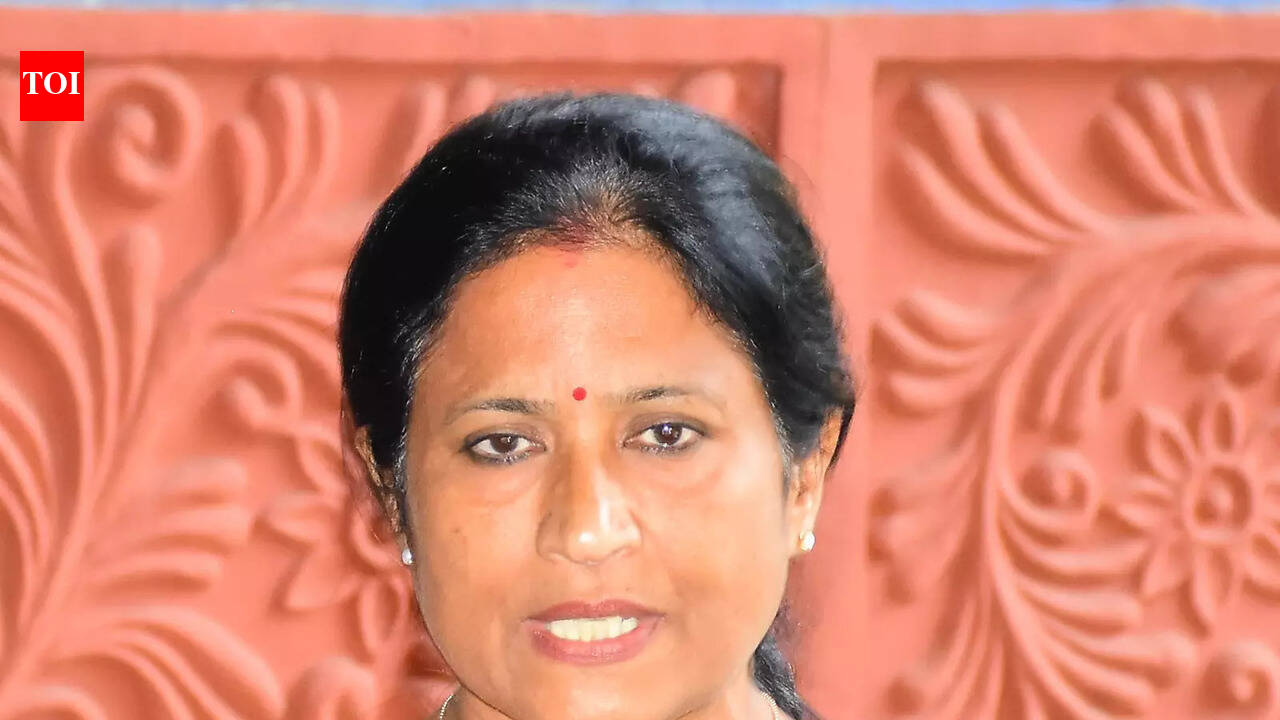 Mayor imposes penalty on old age home for serving stale food