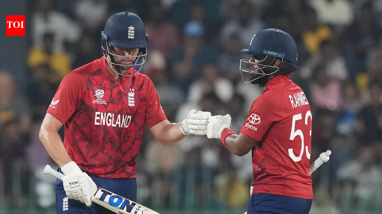England top Super 8 group, keep Pakistan's hopes alive with NZ win
