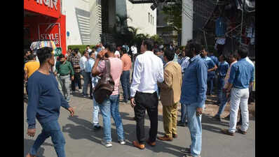 Tremor rattles Kolkata: Offices, schools, houses empty out as city rushes to safety