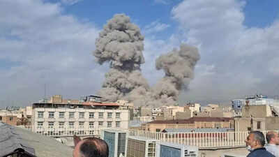 তেহরানে মার্কিন, ইসরায়েল হামলা: ভারত পরামর্শ জারি করেছে, ভারতীয়দের 'সর্বোচ্চ সতর্কতা' অনুশীলন করার আহ্বান জানিয়েছে