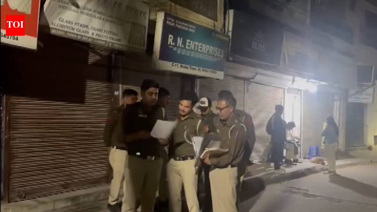22-year-old shopkeeper robbed of Rs 14L at gunpoint by three unidentified men in Delhi’s Model Town